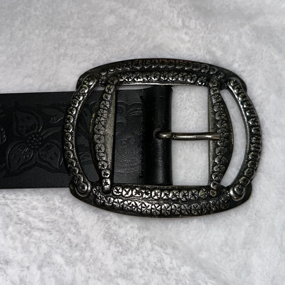Genuine Leather Women’s Black Embossed Floral Silver Buckle Belt Medium